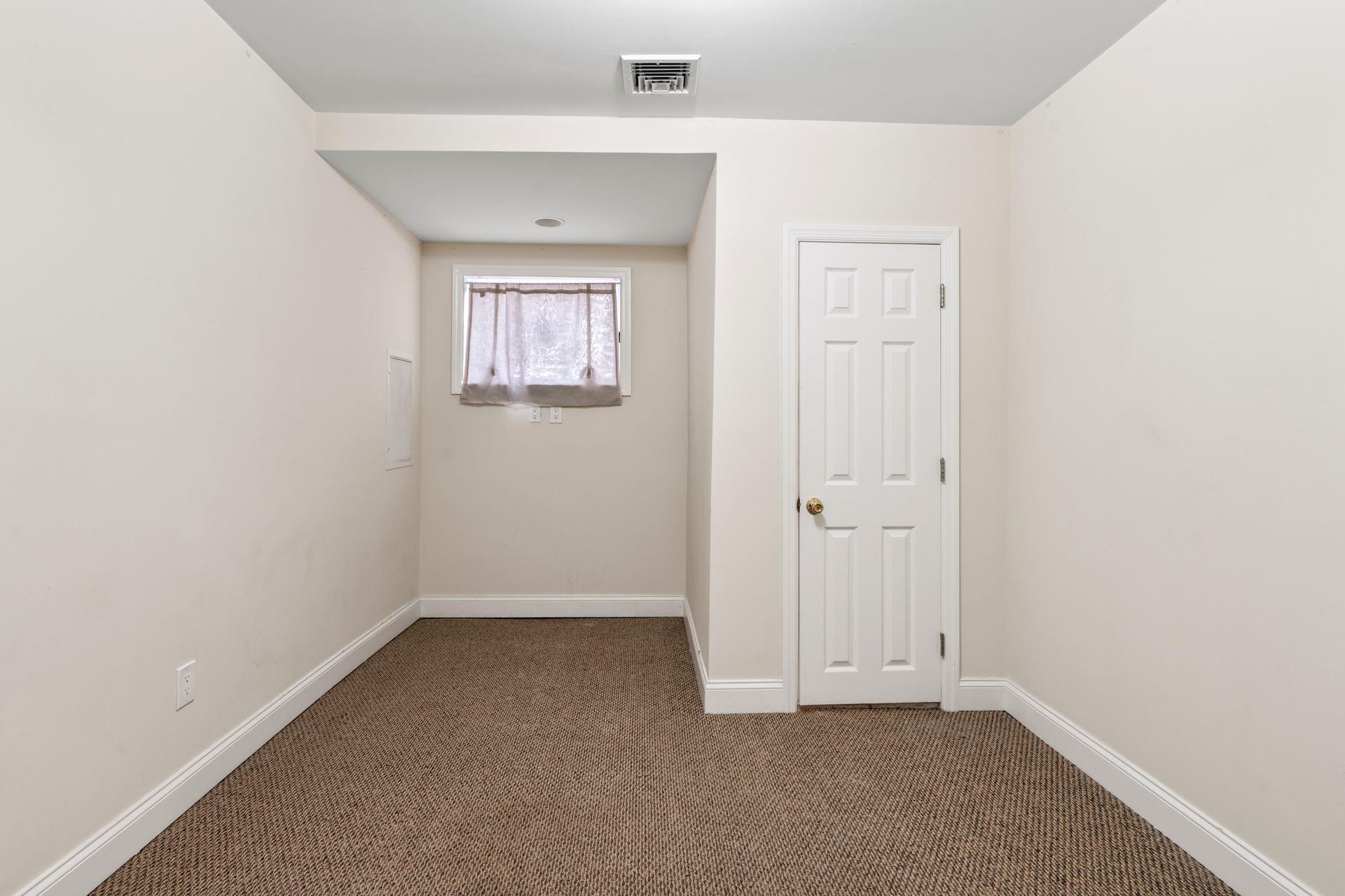 32 Glenna Little Trail, Huntington, New York image 15