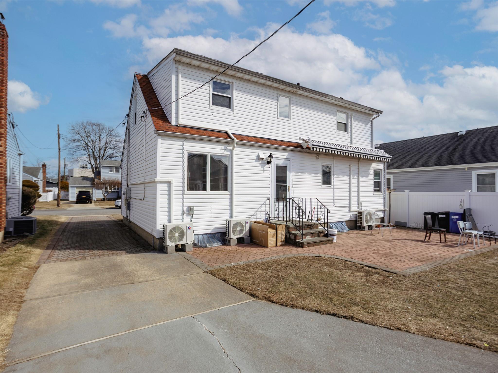 70 Bruce Avenue, Hicksville, New York image 25