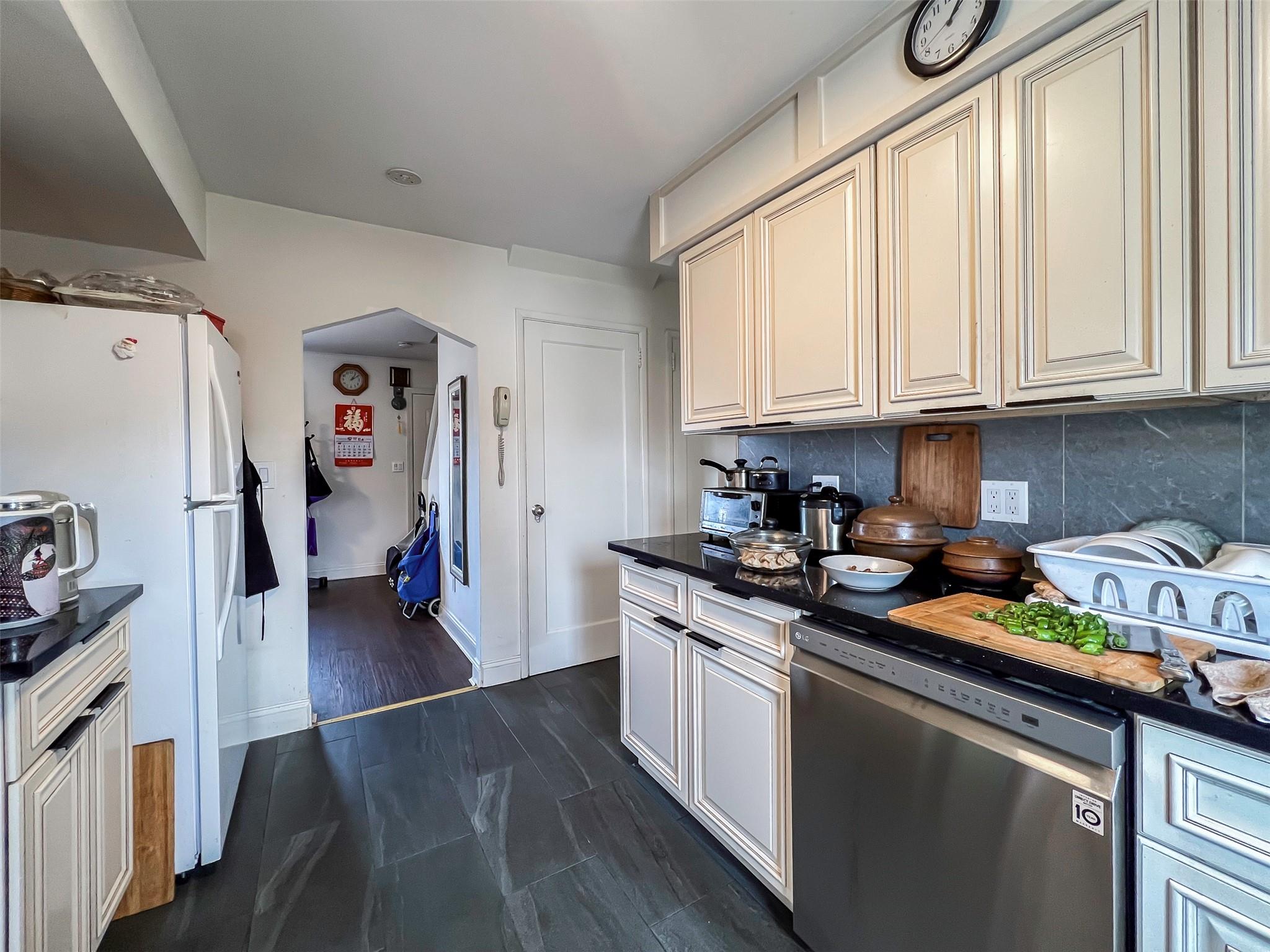 70 Bruce Avenue, Hicksville, New York image 10