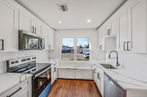 8 Rockaway Avenue, Westbury, NY 11590 - MLS#: 951941