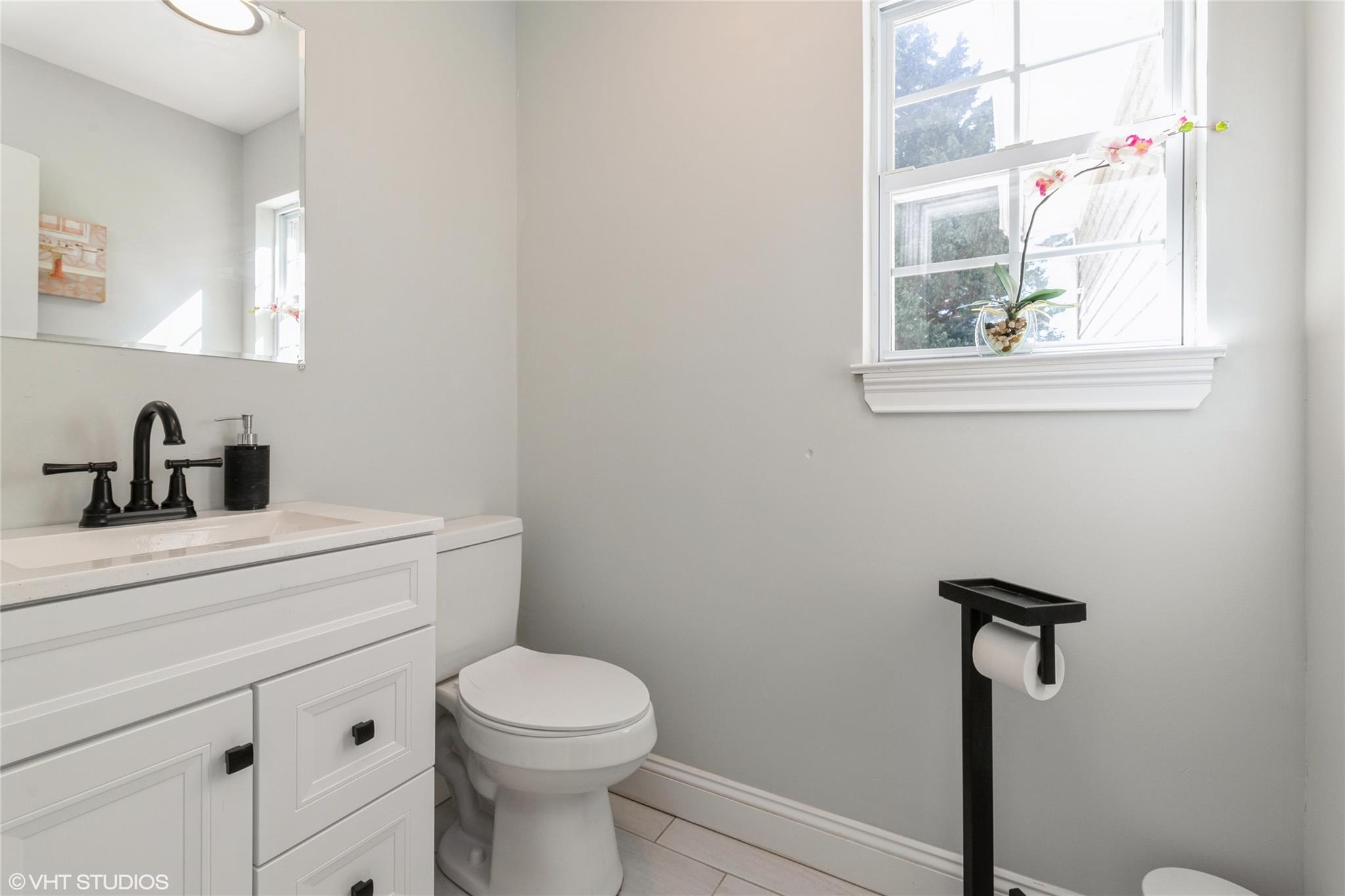 33 Sundown Drive, Bellport, New York image 7