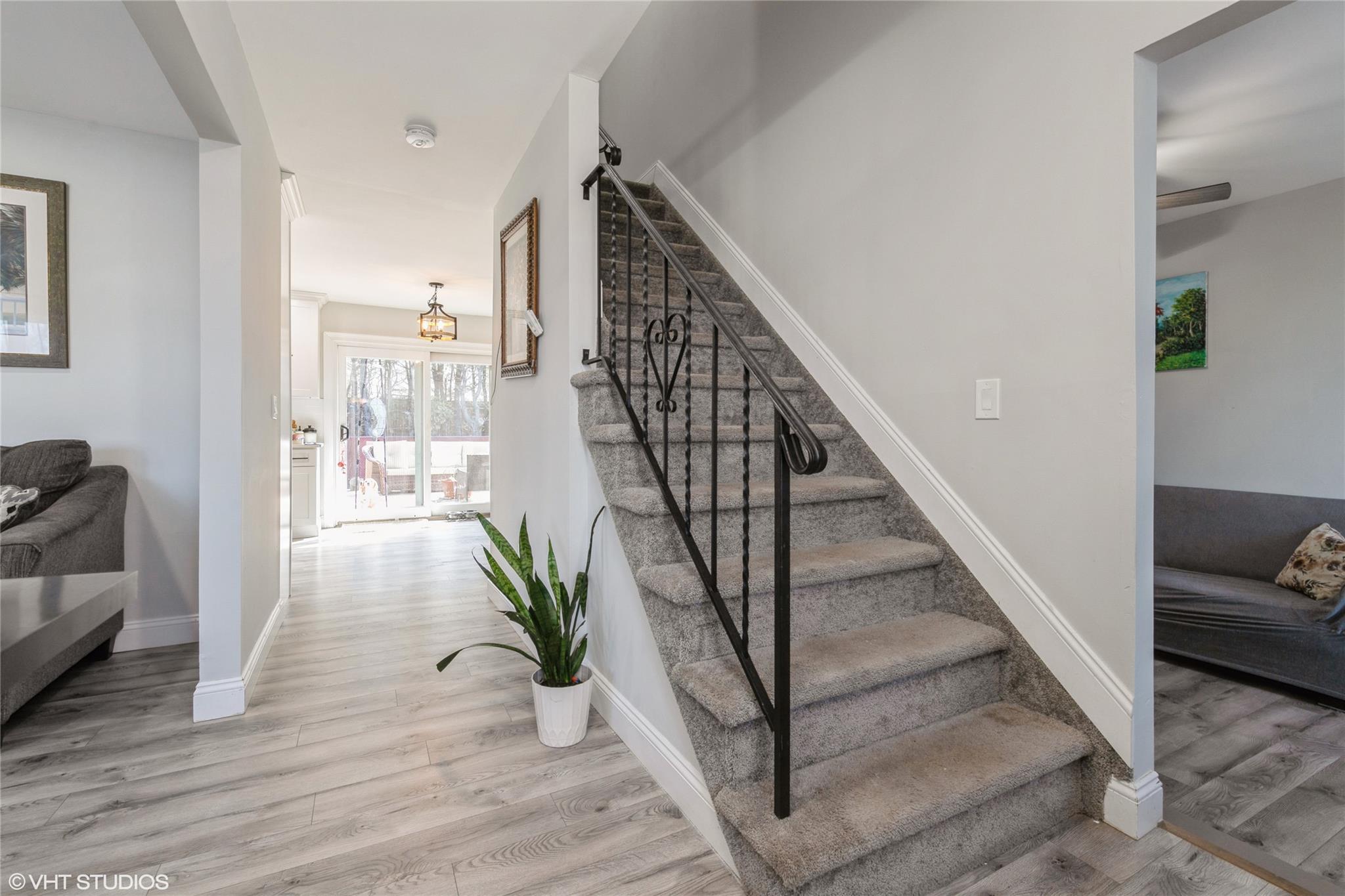 33 Sundown Drive, Bellport, New York image 4