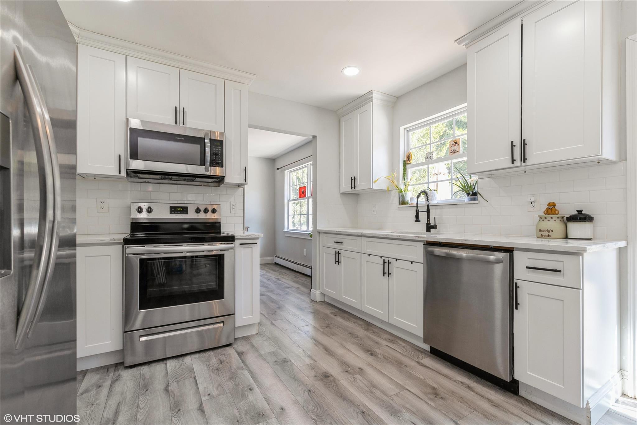 33 Sundown Drive, Bellport, New York image 8