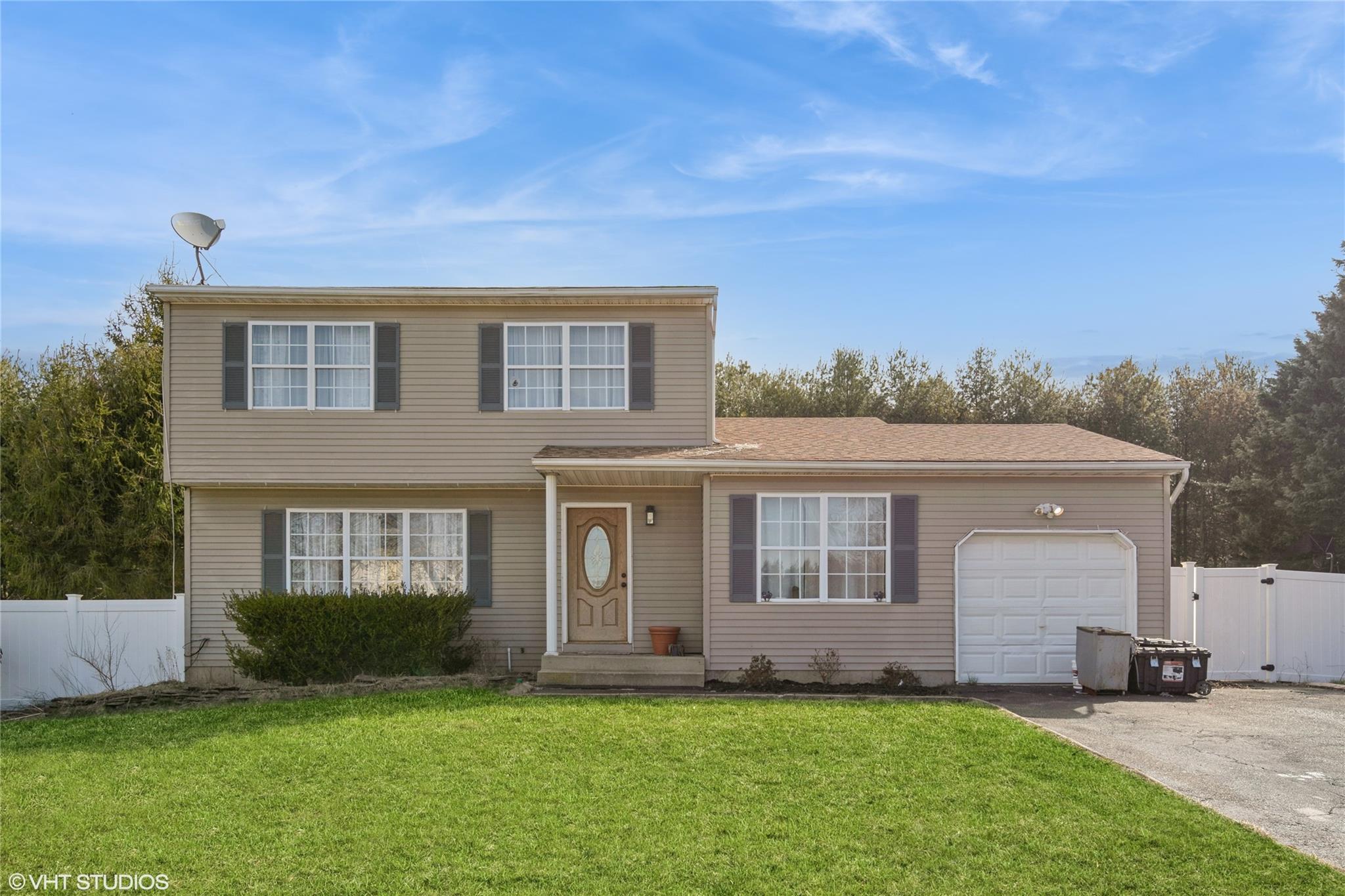 33 Sundown Drive, Bellport, New York image 1