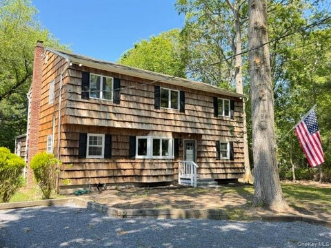 Homes For Sale - 130 Park Lane<br/> Suffolk County, Middle Island, NY 11953