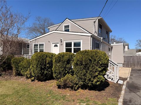 Photo of 225 Fir Grove Road, Ronkonkoma, NY 11779 (MLS # 974770)