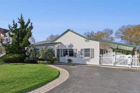 Photo of 31 Grand Central Avenue, Amityville, NY 11701 (MLS # 931192)