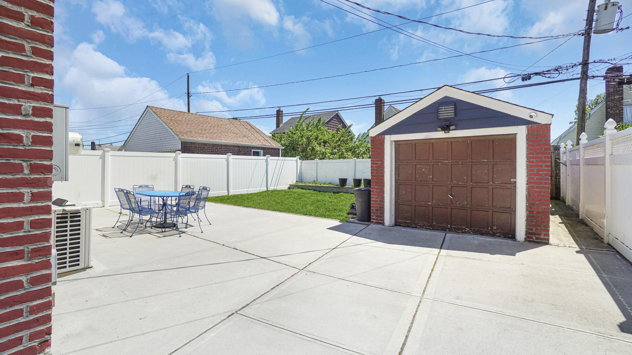 74 Locustwood Boulevard, Elmont, New York image 26