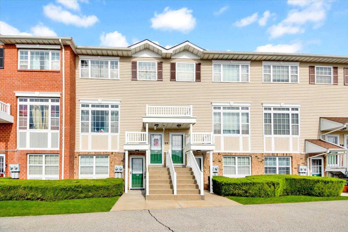 Surf Drive 474, Bronx, New York - 3 Bedrooms  
2 Bathrooms  
7 Rooms - 