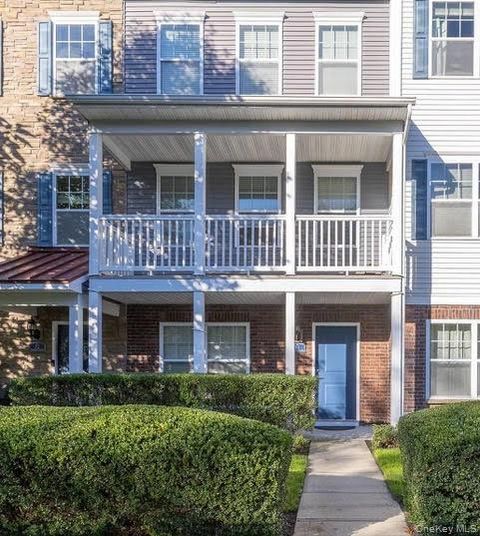 Condo For Sale - 31 Barley Lane<br/> Patchogue, NY 11772