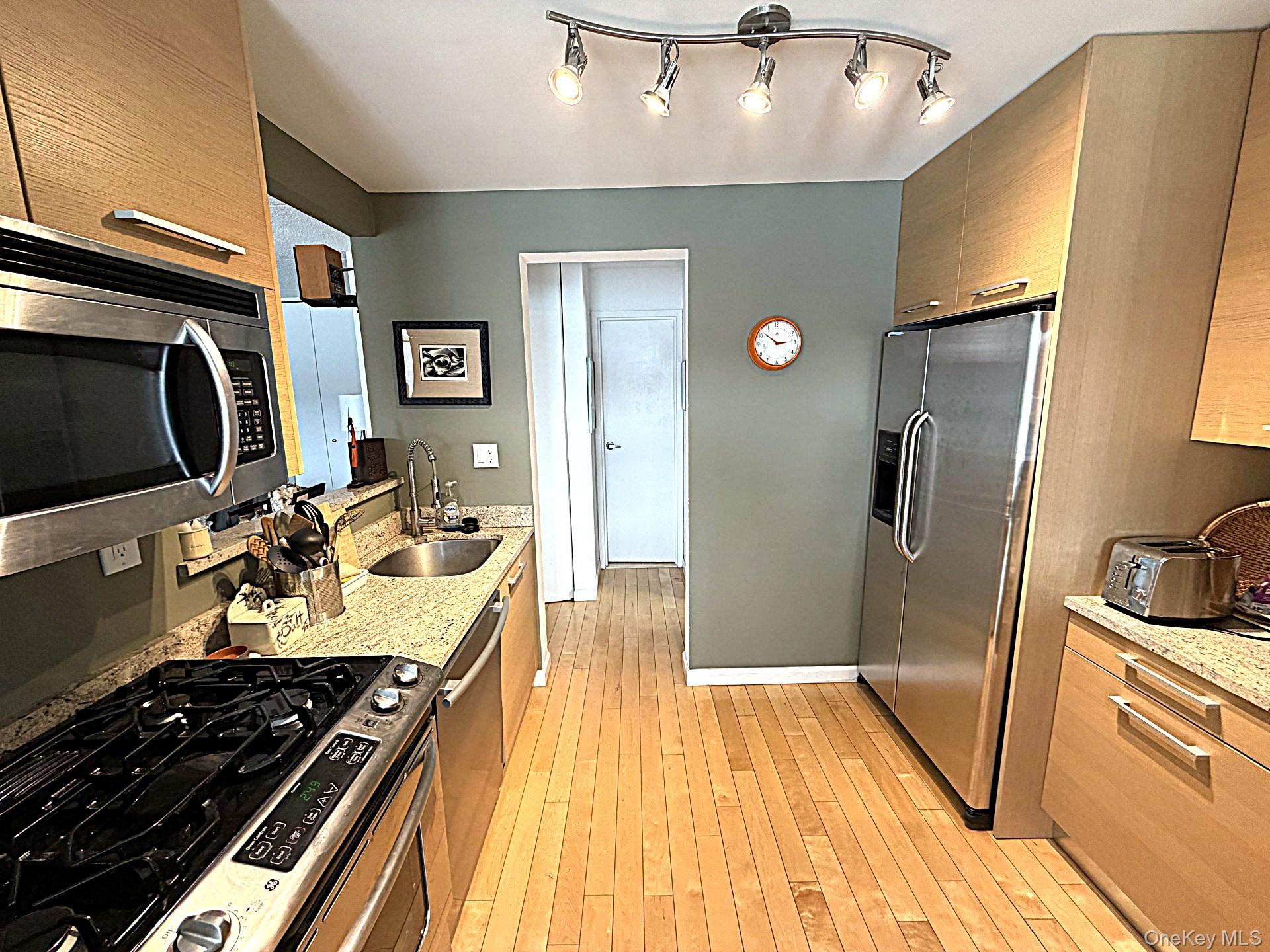 1155 Warburton Avenue 9T