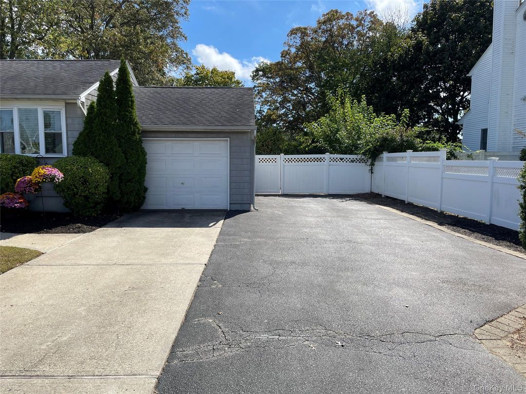 Photo of 1321 7th Street, West Babylon, NY 11704 (MLS # 921930)