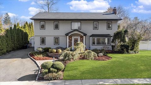 Homes For Sale - 98 Barry Lane<br/> Syosset, NY 11791