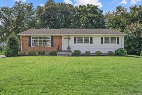 Homes For Sale - 15 Robinson Avenue<br/> Westchester County, Bedford Hills, NY 10507