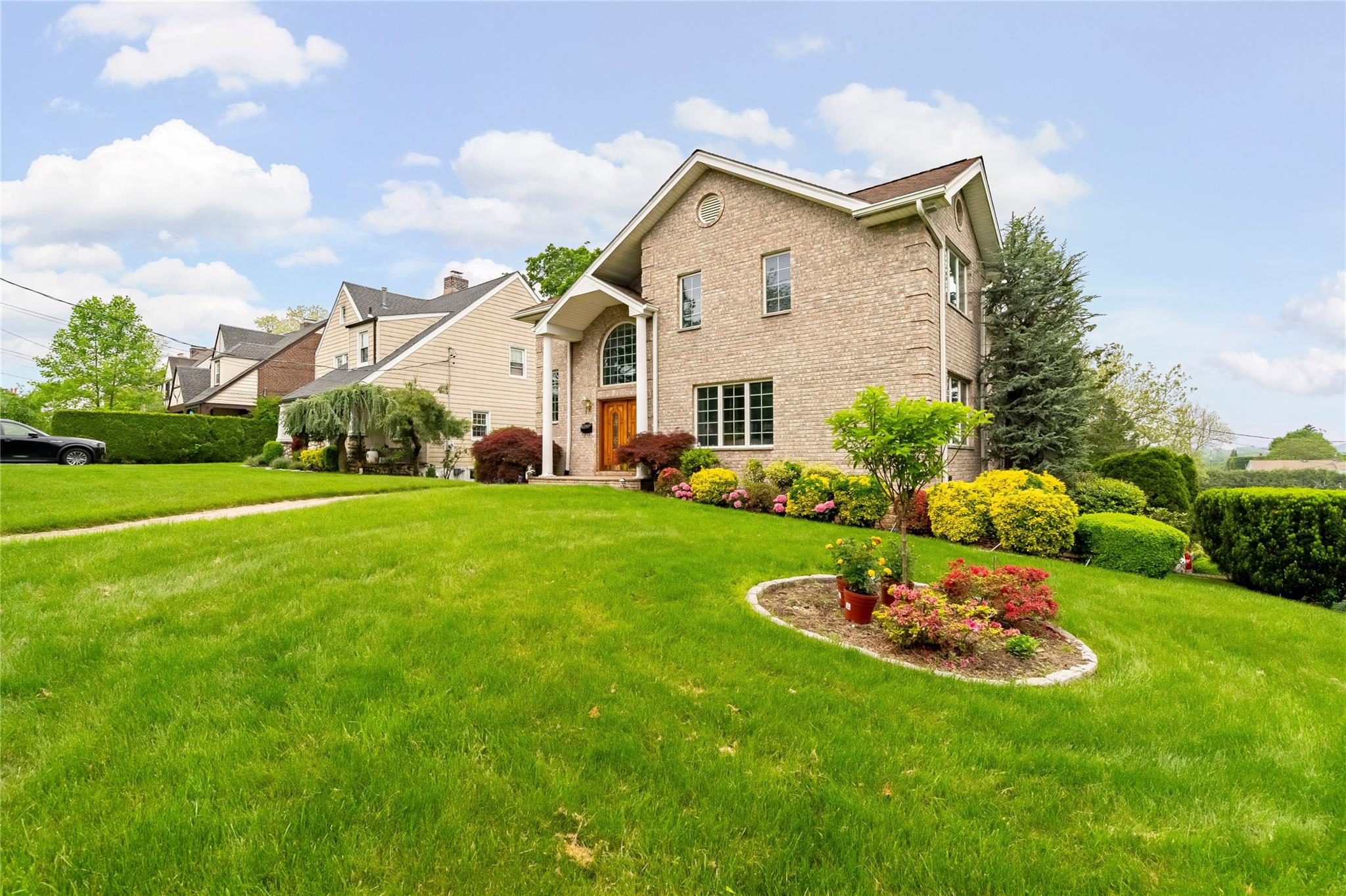 Park Avenue, Eastchester, New York - 5 Bedrooms  
4 Bathrooms  
12 Rooms - 