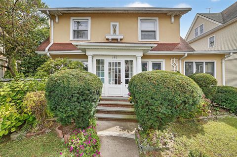 Photo of 180 Saratoga Avenue, Yonkers, NY 10705 (MLS # 916936)