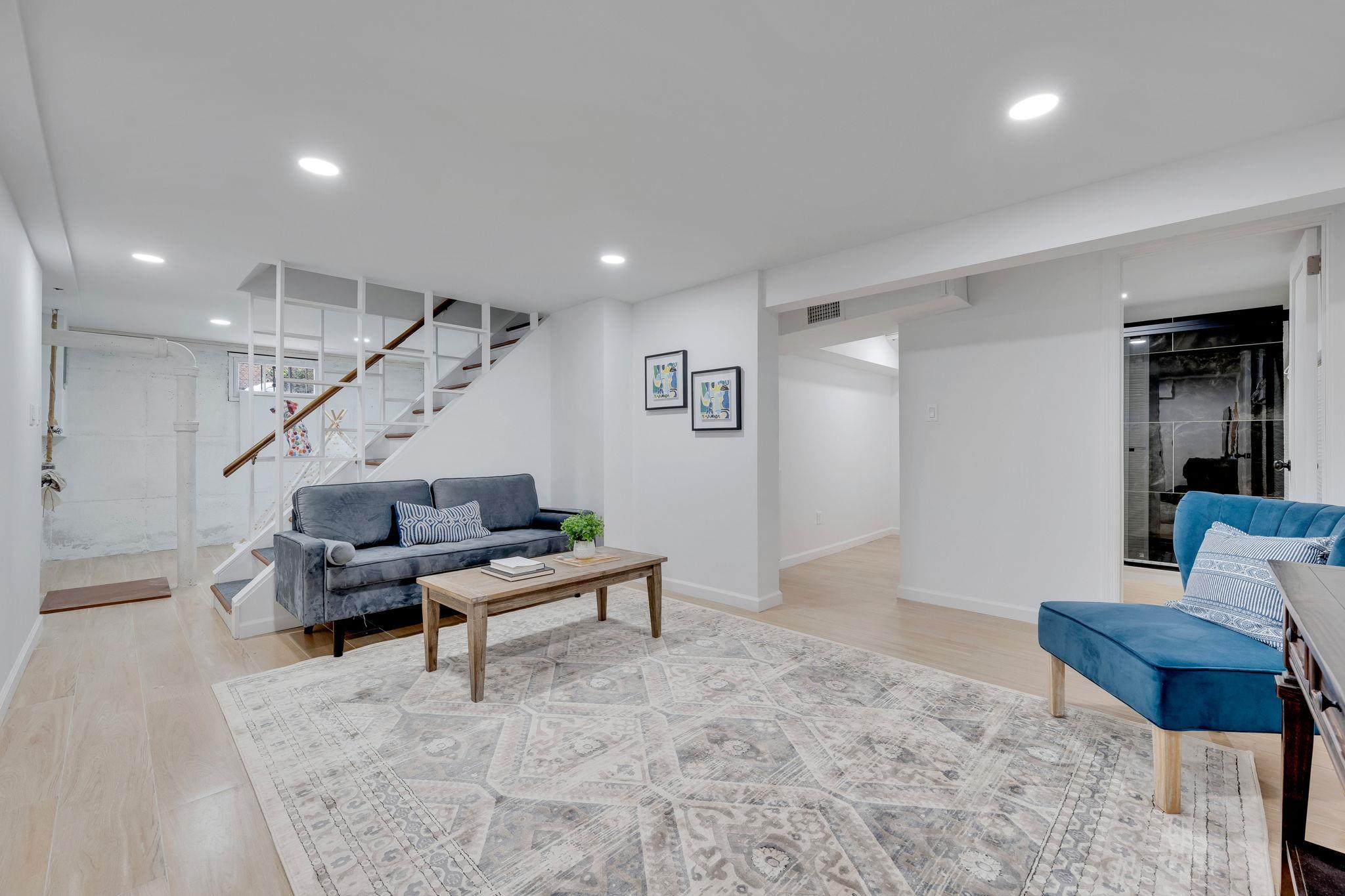 379 White Rd Mineola Rd, Mineola, New York image 14