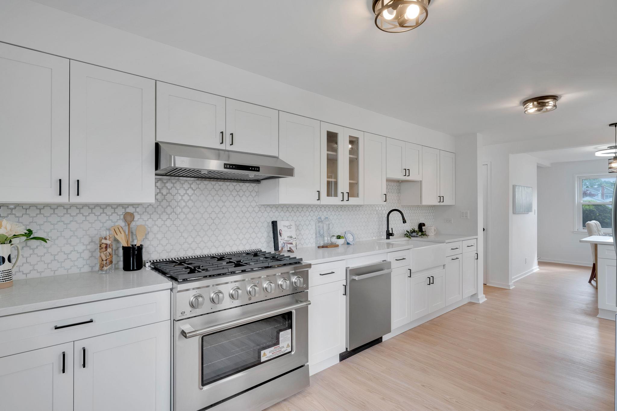 379 White Rd Mineola Rd, Mineola, New York image 9