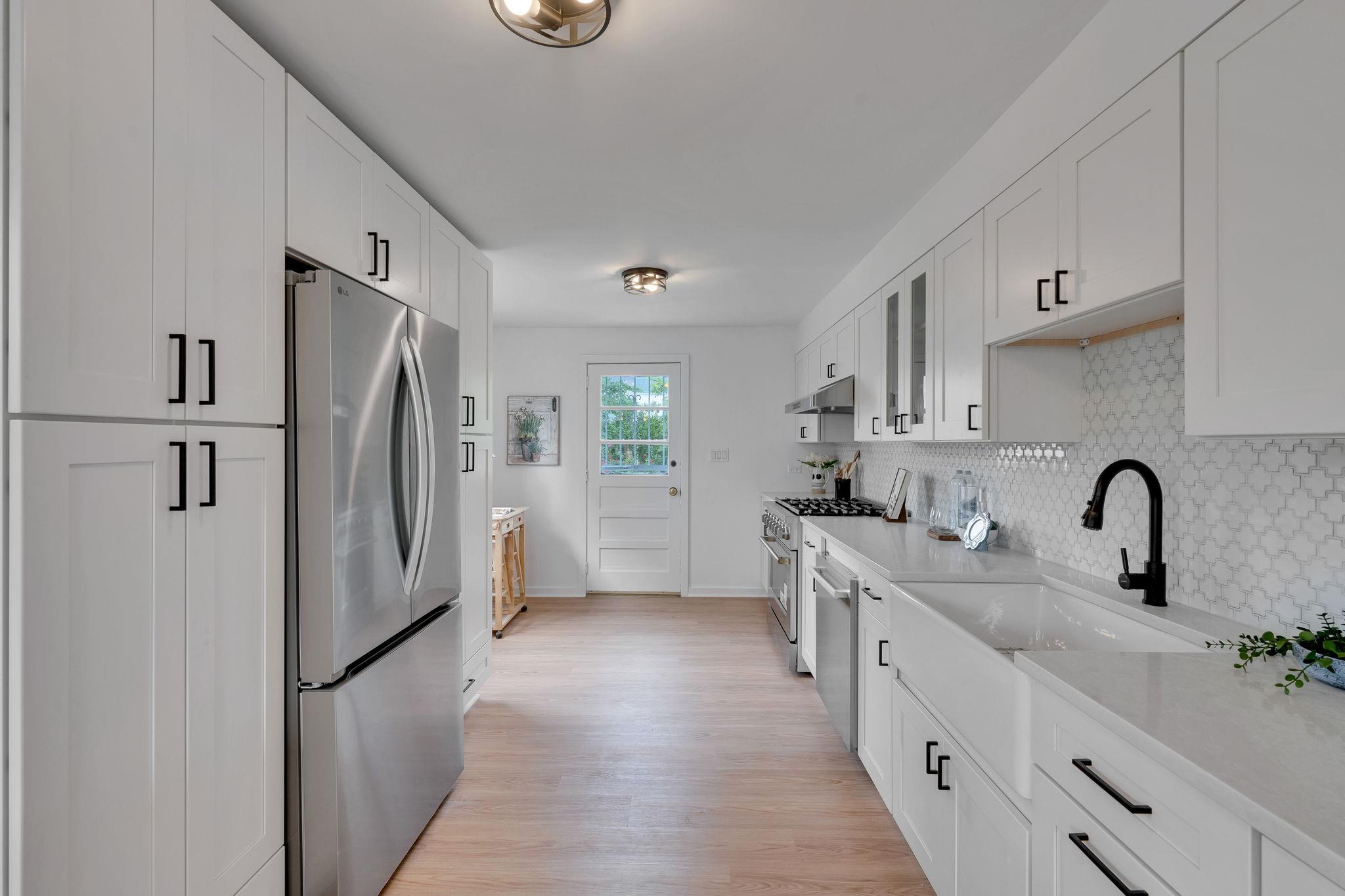 379 White Rd Mineola Rd, Mineola, New York image 8