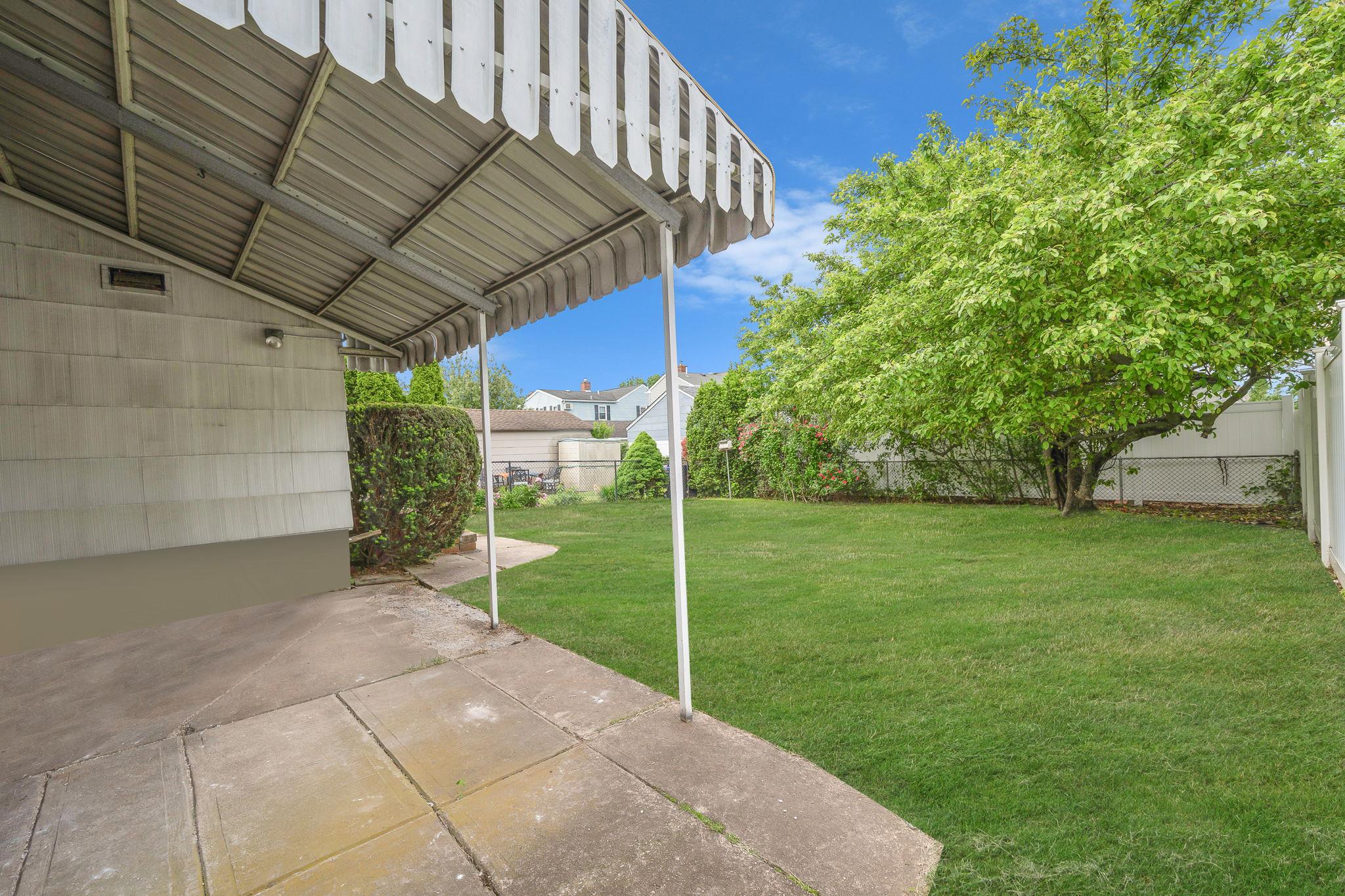 379 White Rd Mineola Rd, Mineola, New York image 17