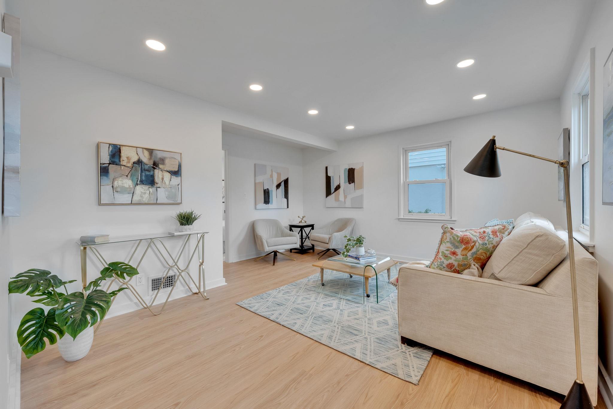 379 White Rd Mineola Rd, Mineola, New York image 2