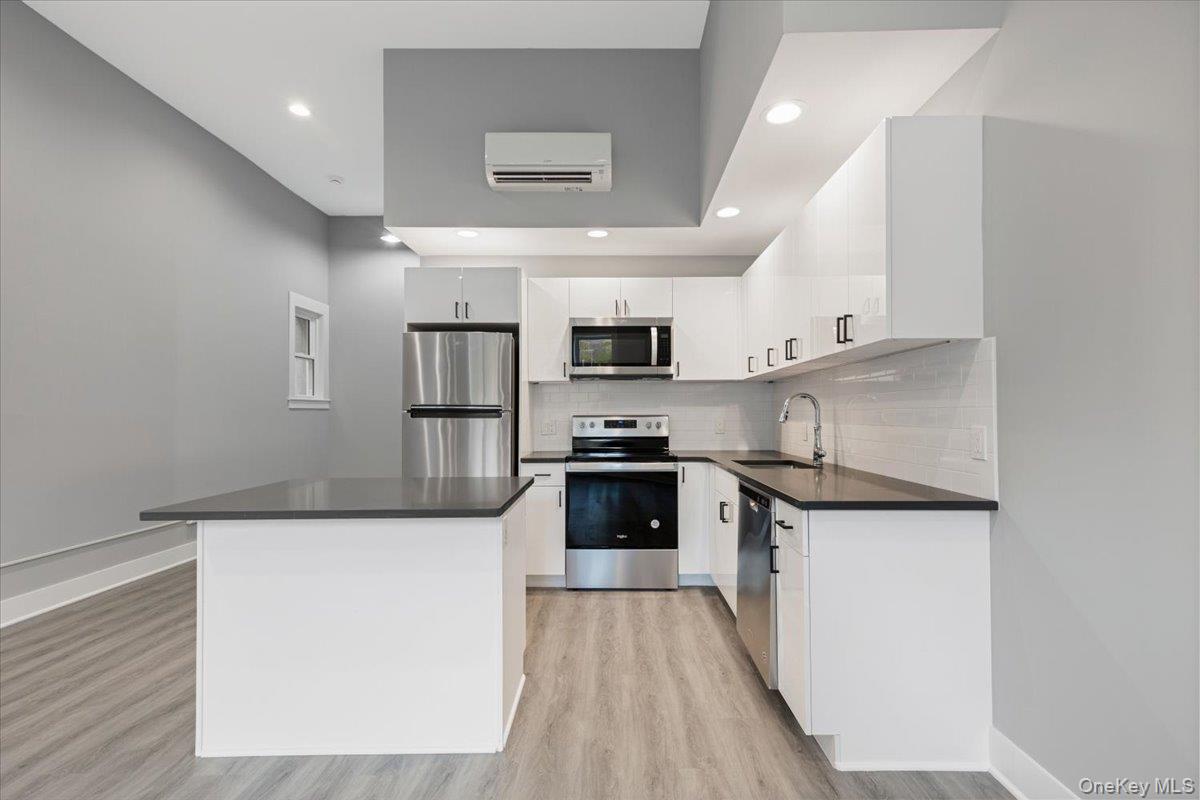 47 Beekman Avenue 21