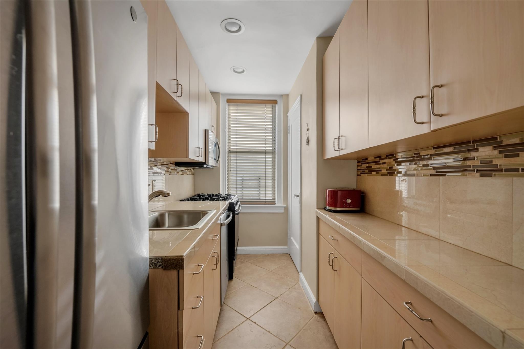 8 Barstow Road #3E, Great Neck, New York image 12