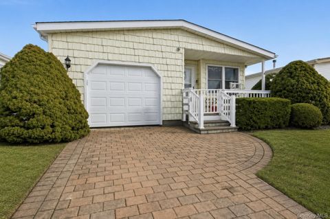 Condo For Sale - 54 Dogwood Lane<br/> Manorville, NY 11949