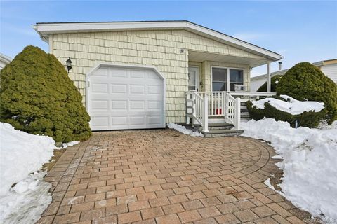 Photo of 54 Dogwood Lane, Manorville, NY 11949 (MLS # 954790)