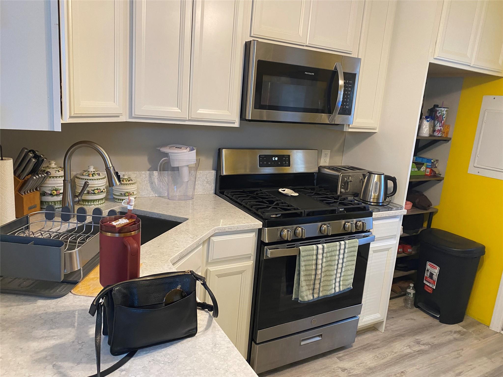 115 Wolcott Rd, Levittown, New York image 4