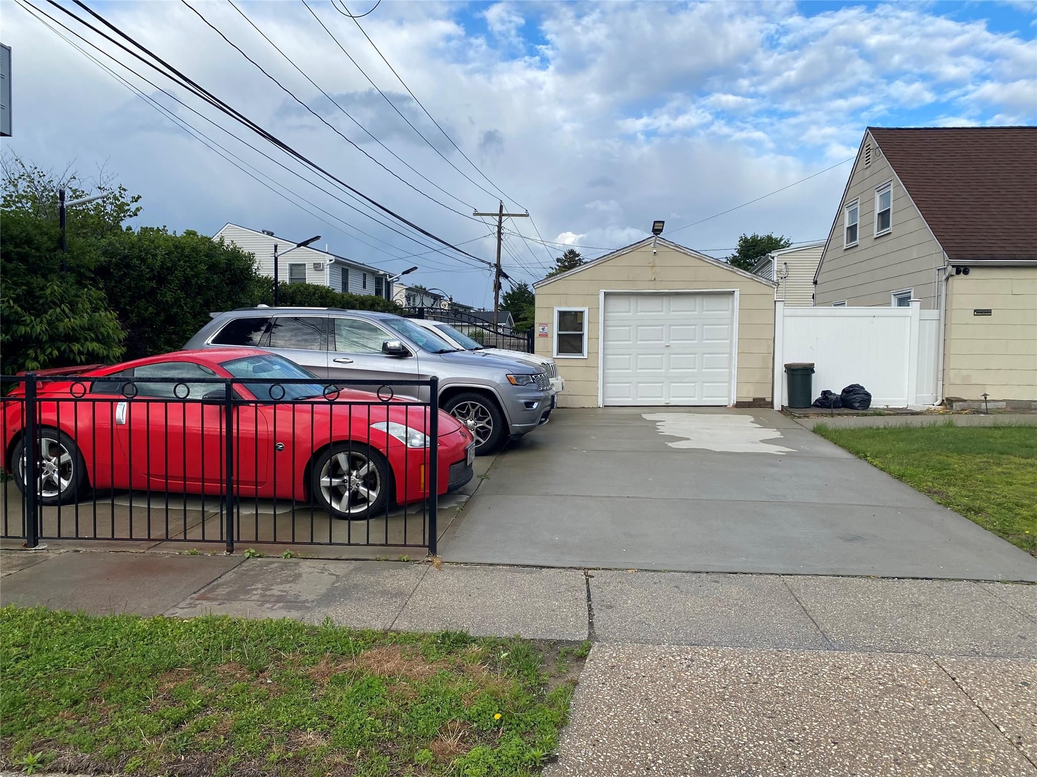 115 Wolcott Rd, Levittown, New York image 2