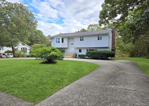 Photo of 50 Hawthorne Street, Selden, NY 11784 (MLS # 924447)