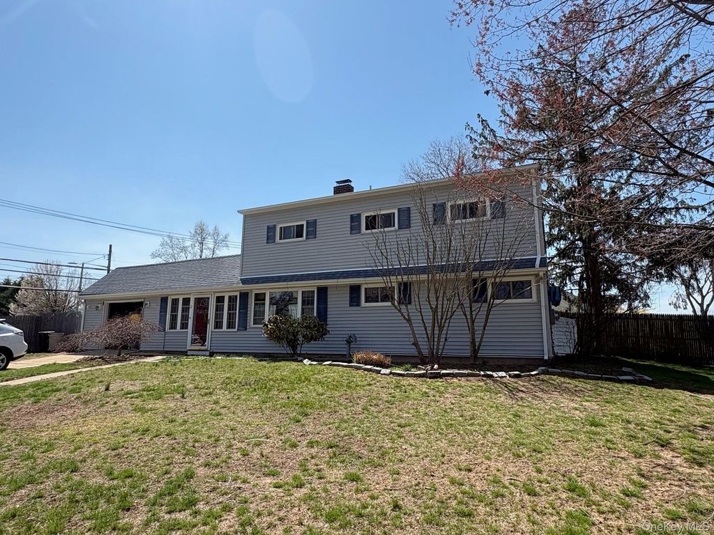 Photo of 2 Dwarf Lane, Wantagh, NY 11793 (MLS # 985139)