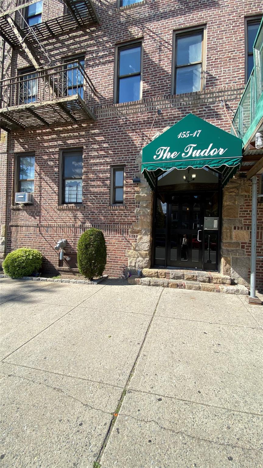 17 Sanford Avenue 6F, Flushing, Queens, NY - 1 Bedrooms  
1 Bathrooms  
4 Rooms - 