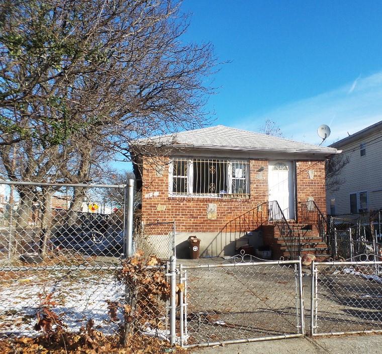 135 Ave Ave, Laurelton, Queens, NY - 3 Bedrooms  
1 Bathrooms - 