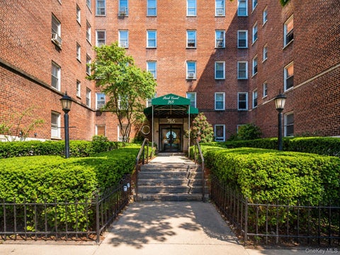 Homes For Sale - 765 Bronx River Rd #6G<br/> Westchester County, Bronxville, NY 10708