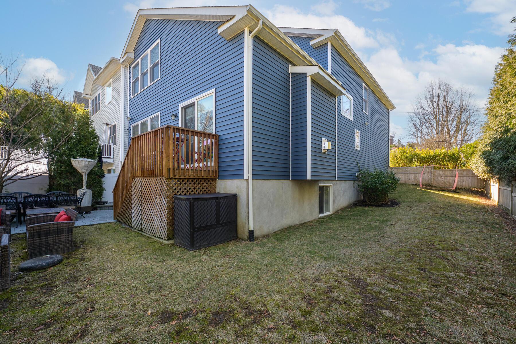 1 N Bayview Avenue, Port Washington, New York image 30