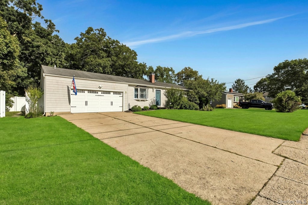Photo of 941 Montauk Avenue, Islip Terrace, NY 11752 (MLS # 1048988)
