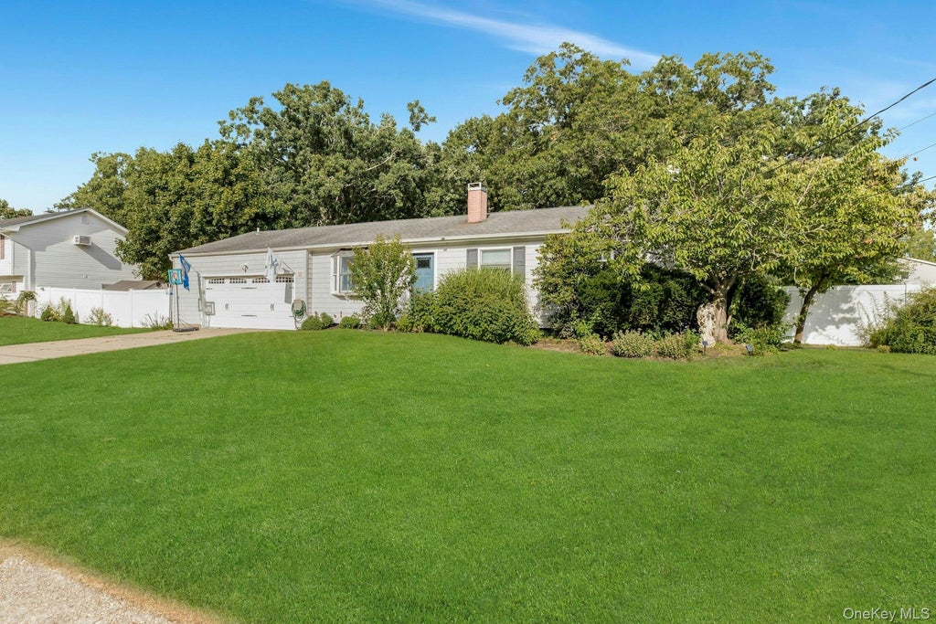 Photo of 941 Montauk Avenue, Islip Terrace, NY 11752 (MLS # 1048988)