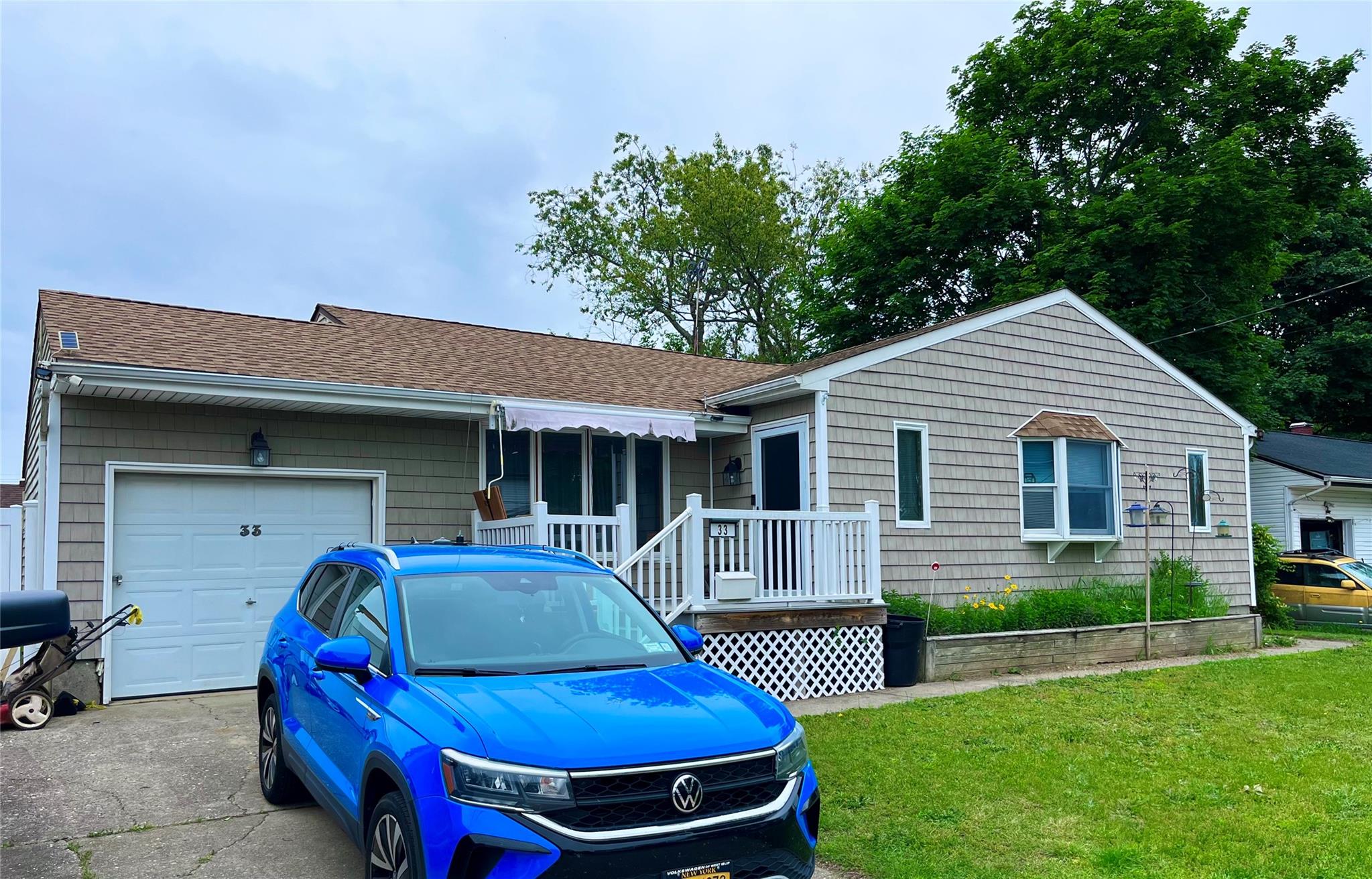 33 Perry Street, Brentwood, New York image 2