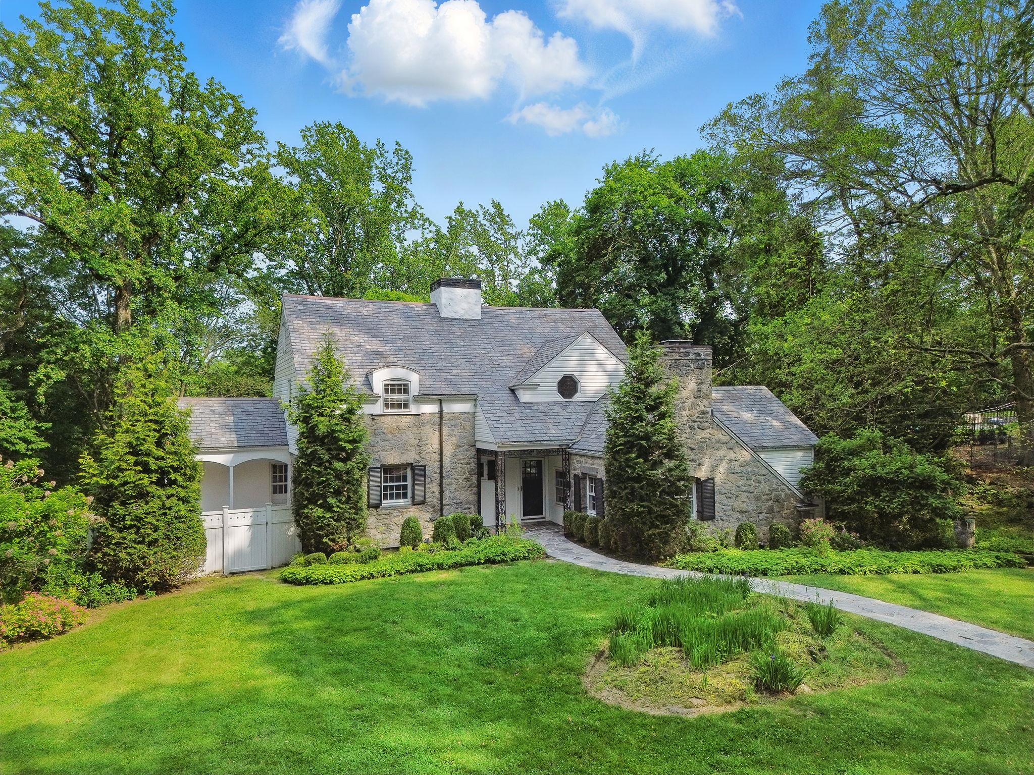Property for Sale at Wendover Road, Rye, New York - Bedrooms: 4 
Bathrooms: 5 
Rooms: 10  - $1,895,000