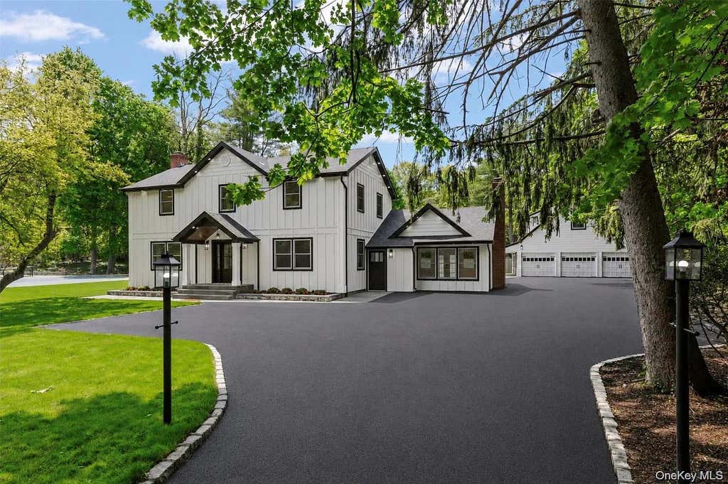 Photo of 75 Centerport Road, Greenlawn, NY 11740 (MLS # 1032383)