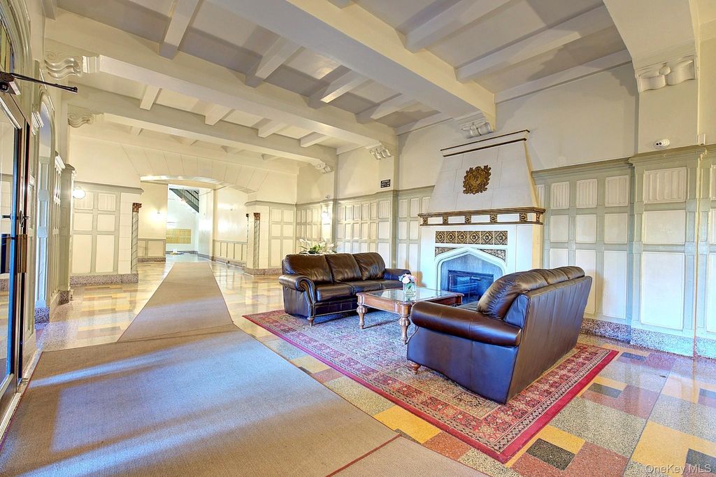 Photo of 167-10 Crocheron Avenue #6C, Flushing, NY 11358 (MLS # 994444)