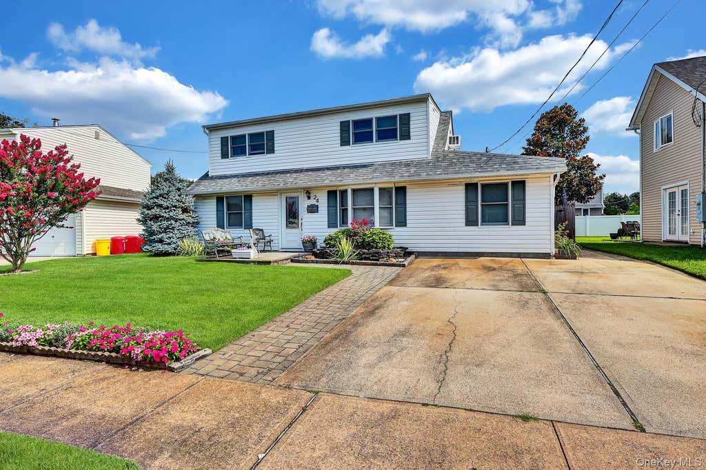 Photo of 24 Seaton Street, Massapequa, NY 11758 (MLS # 1033854)