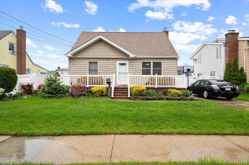 Photo of 2345 Willow Street, Wantagh, NY 11793 (MLS # 999338)
