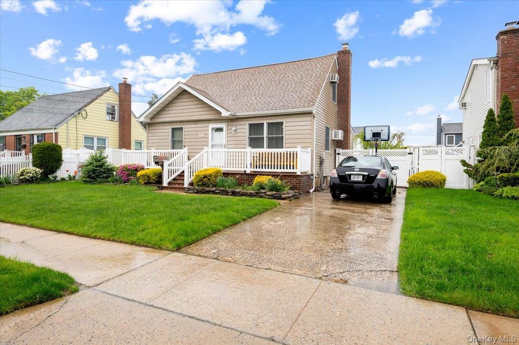 Photo of 2345 Willow Street, Wantagh, NY 11793 (MLS # 999338)