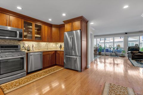 Condo For Sale - 100 Baker Court #113<br/> Island Park, NY 11558