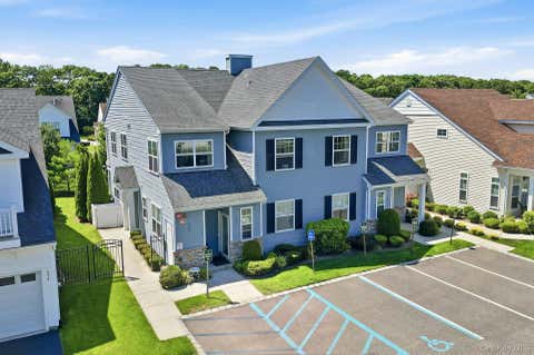 Condo For Sale - 252 Sand Hills Lane<br/> Medford, NY 11763