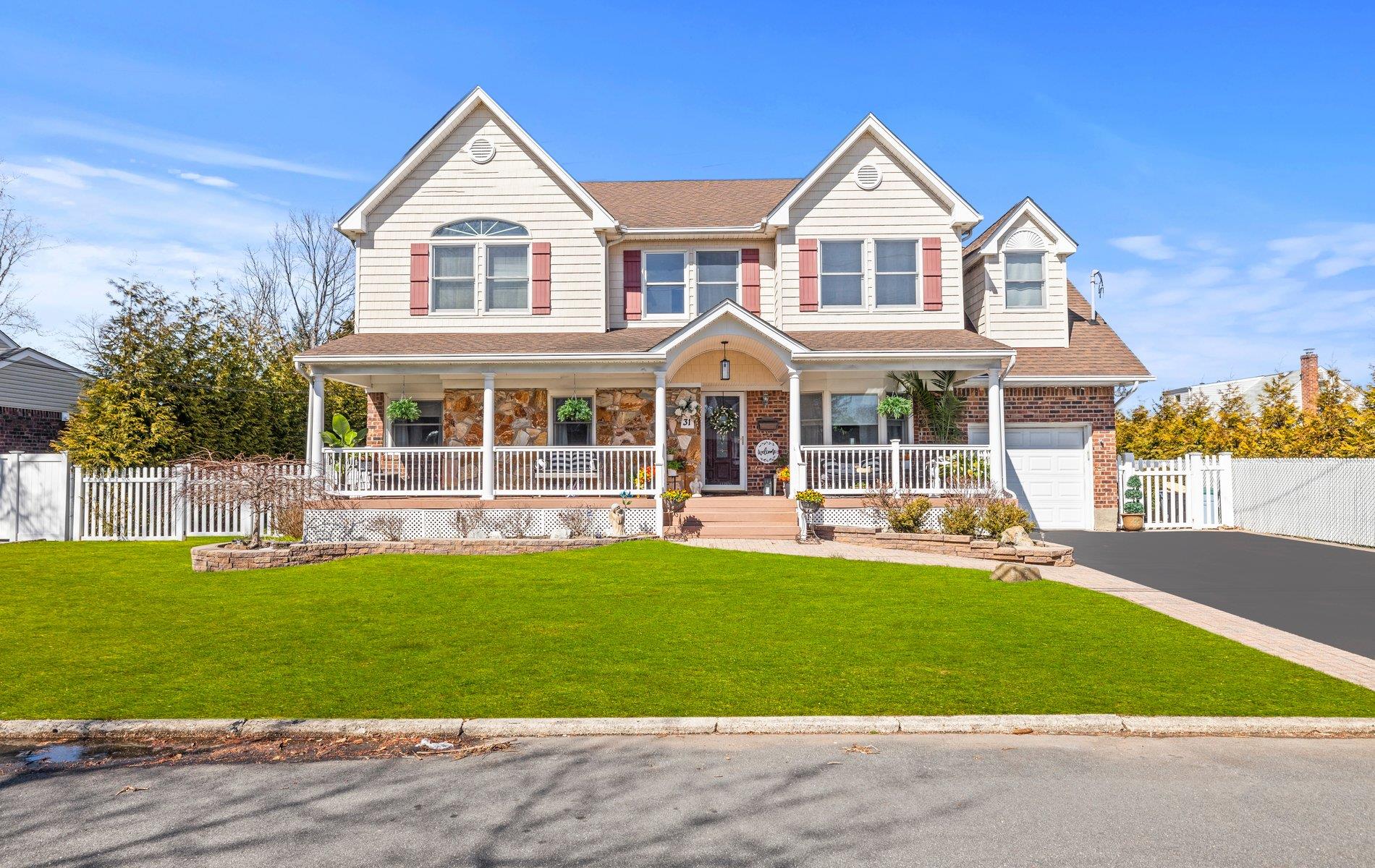 31 Elkhart Drive, East Northport, New York image 1