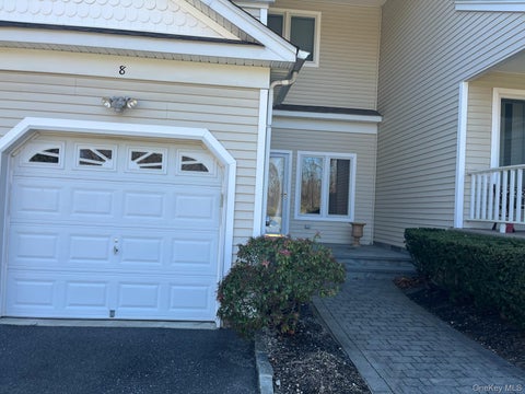 Condo For Rent - 8 Lindbergh Circle<br/> Huntington, NY 11743